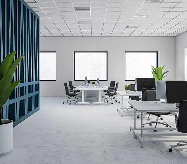 Moderne weiße und blaue offene Büroeinrichtung